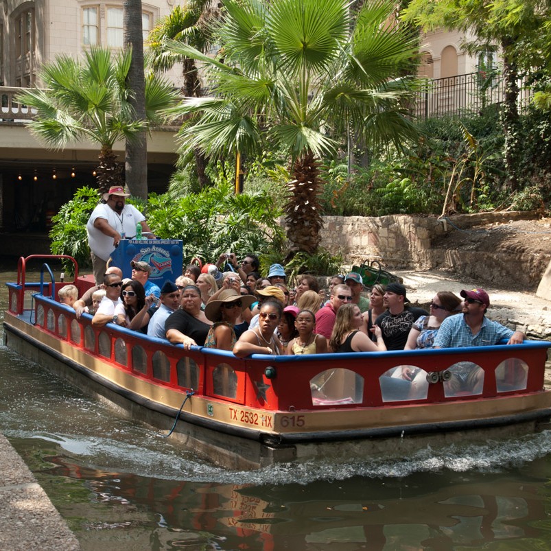 photo of a riverboat in San Antonio